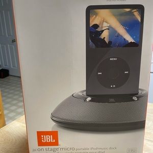 Portable IPod music dock station